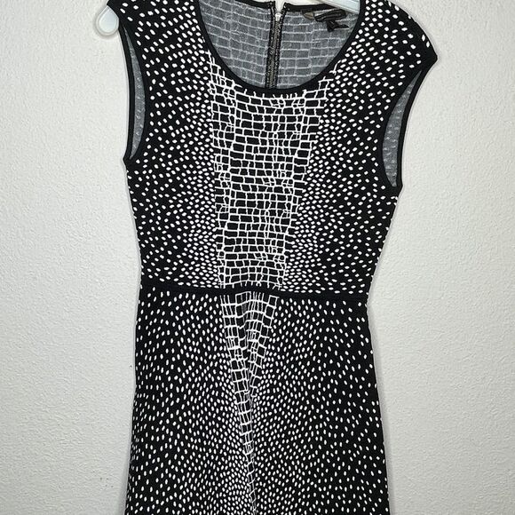 BCBG MaxAzria Dina Dress in Croc Jacquard - Picture 12 of 12